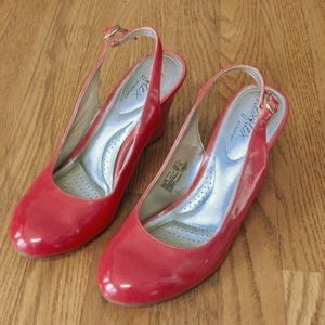 Dexter Wedge Sandals